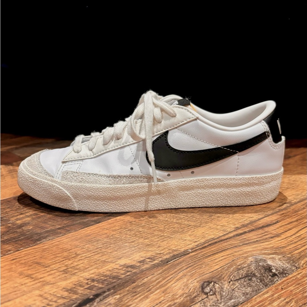 Nike Blazers low white and black size 7
